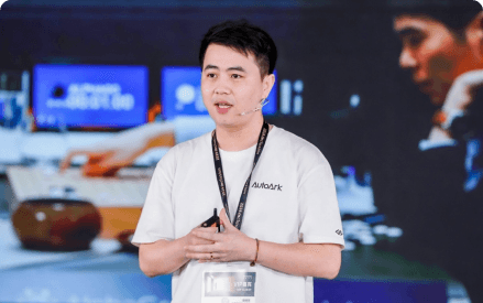 AI技术演进：机器人正逐步迈向人性化，未来已来